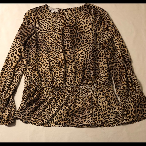 SALE‼️ Leopard Print Blouse - Picture 2 of 4